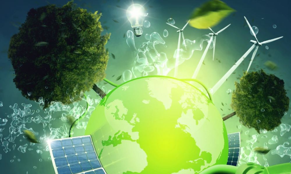 Photovoltaikanlage mit Stromspeicher und Wallbox an einem Wohnhaus